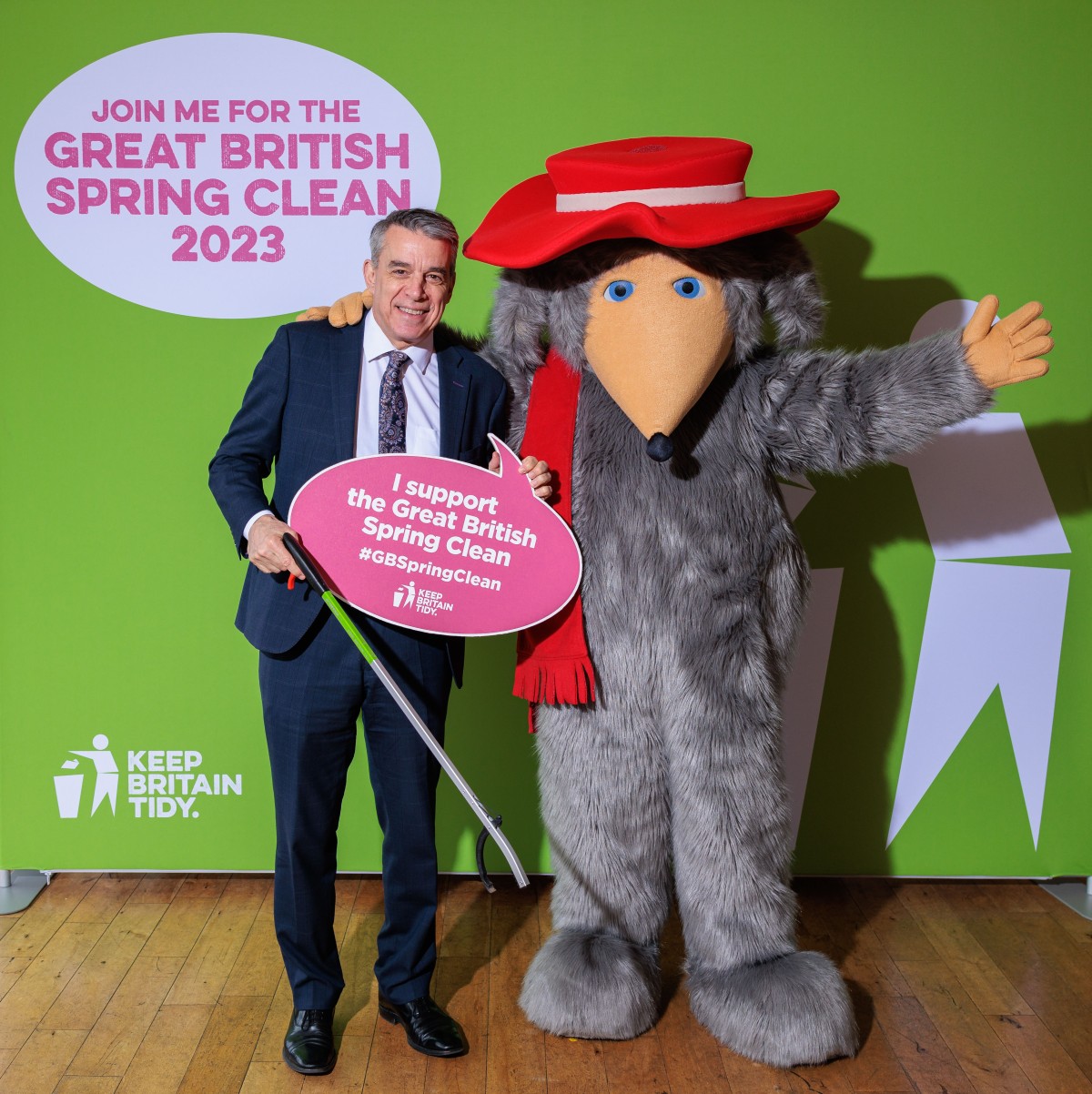 Showing pride in our places: Jeff Smith MP supports constituents pledging to pick litter for charity’s Great British Spring Clean campaign 
